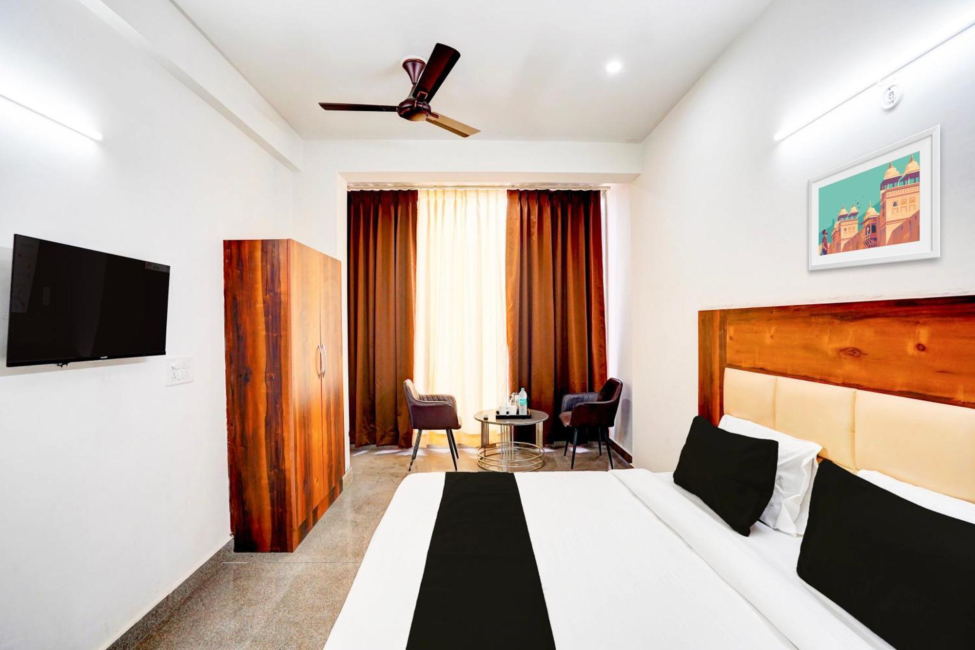 Hotel Collection O Apple Tree Noida Exterior foto