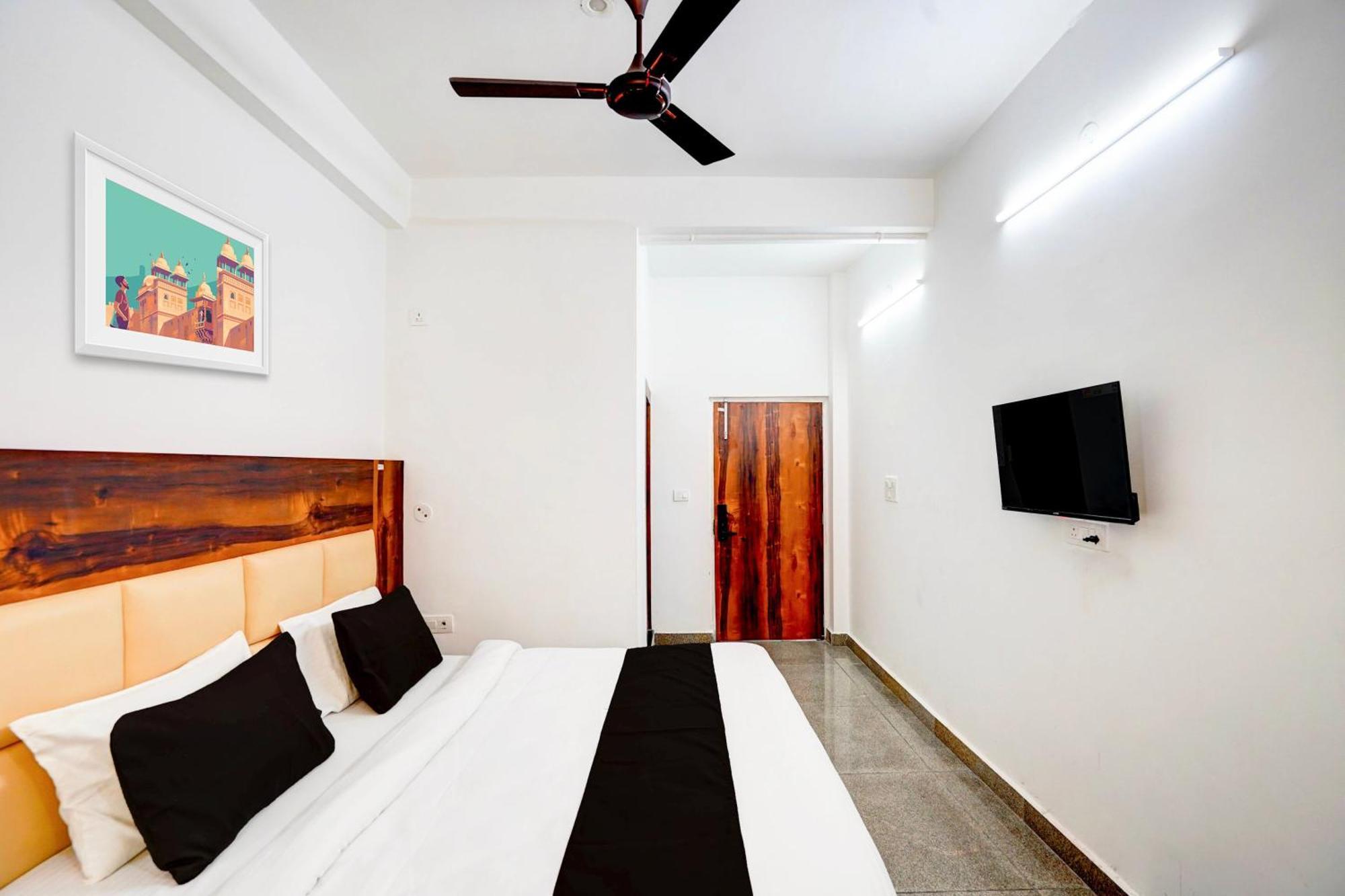 Hotel Collection O Apple Tree Noida Exterior foto