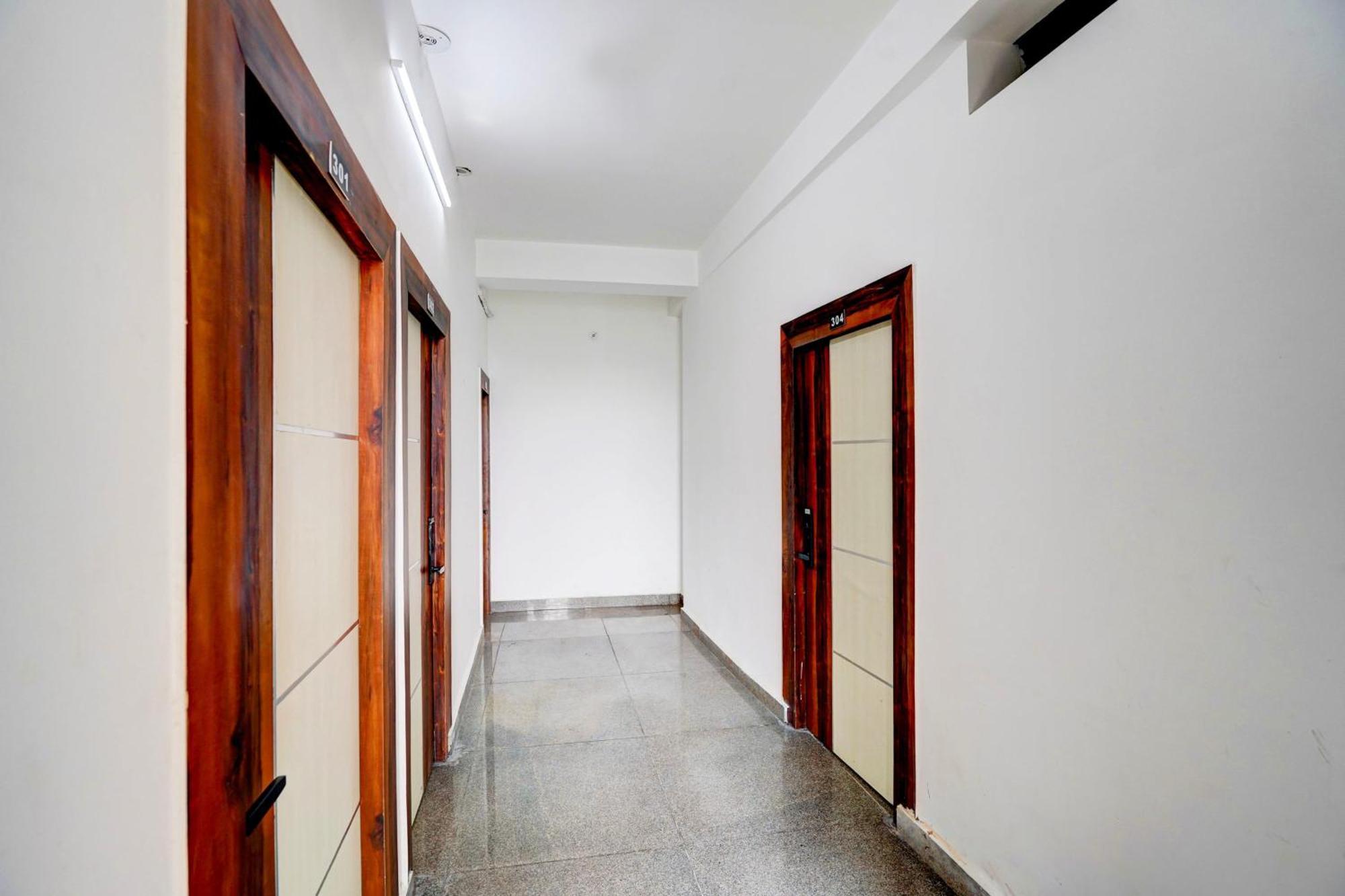 Hotel Collection O Apple Tree Noida Exterior foto